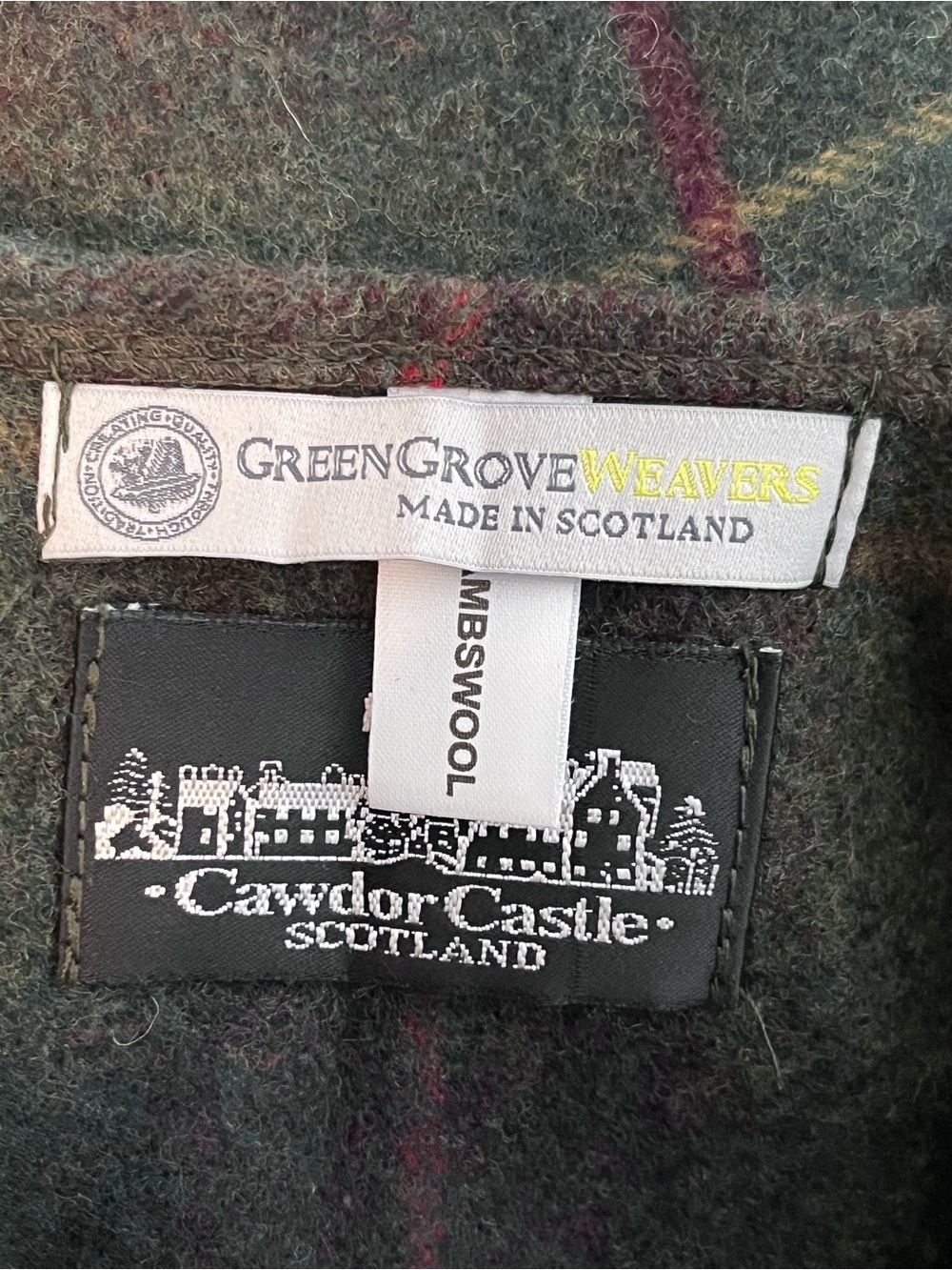 Green Grove Weavers Scotland 100% Lambswool Dark Academia Plaid Tartan Poncho - Picture 10 of 12